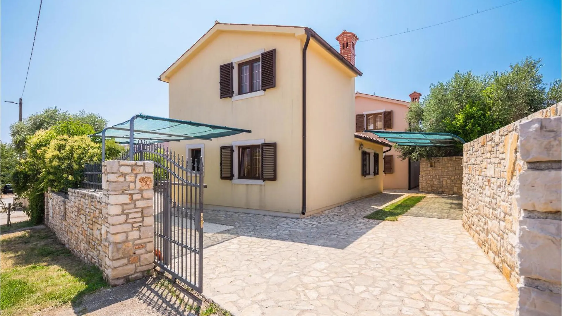 2 Bedroom Stunning Home In Ližnjan 0*,  Croazia