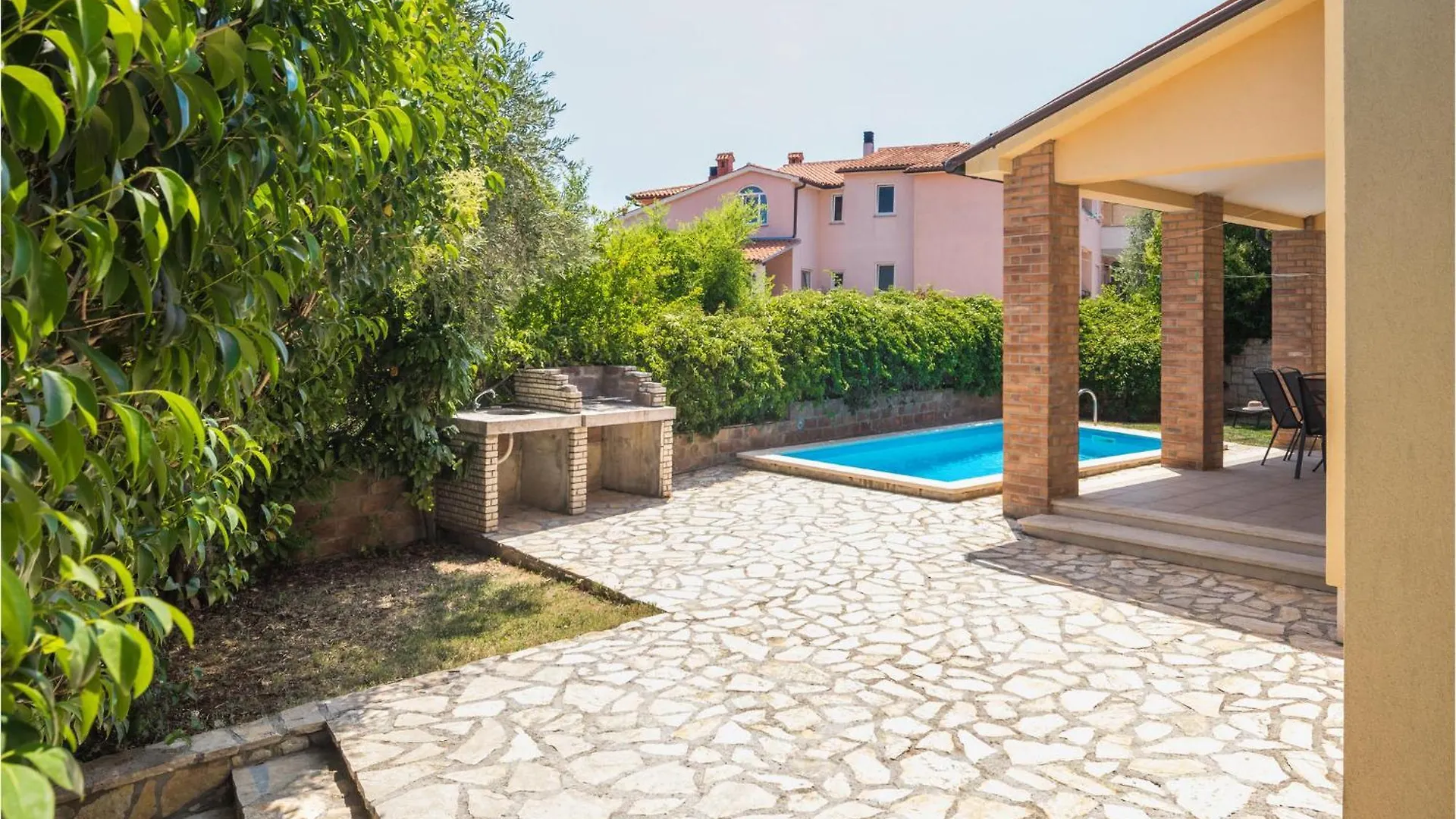 2 Bedroom Stunning Home In Ližnjan 0*,