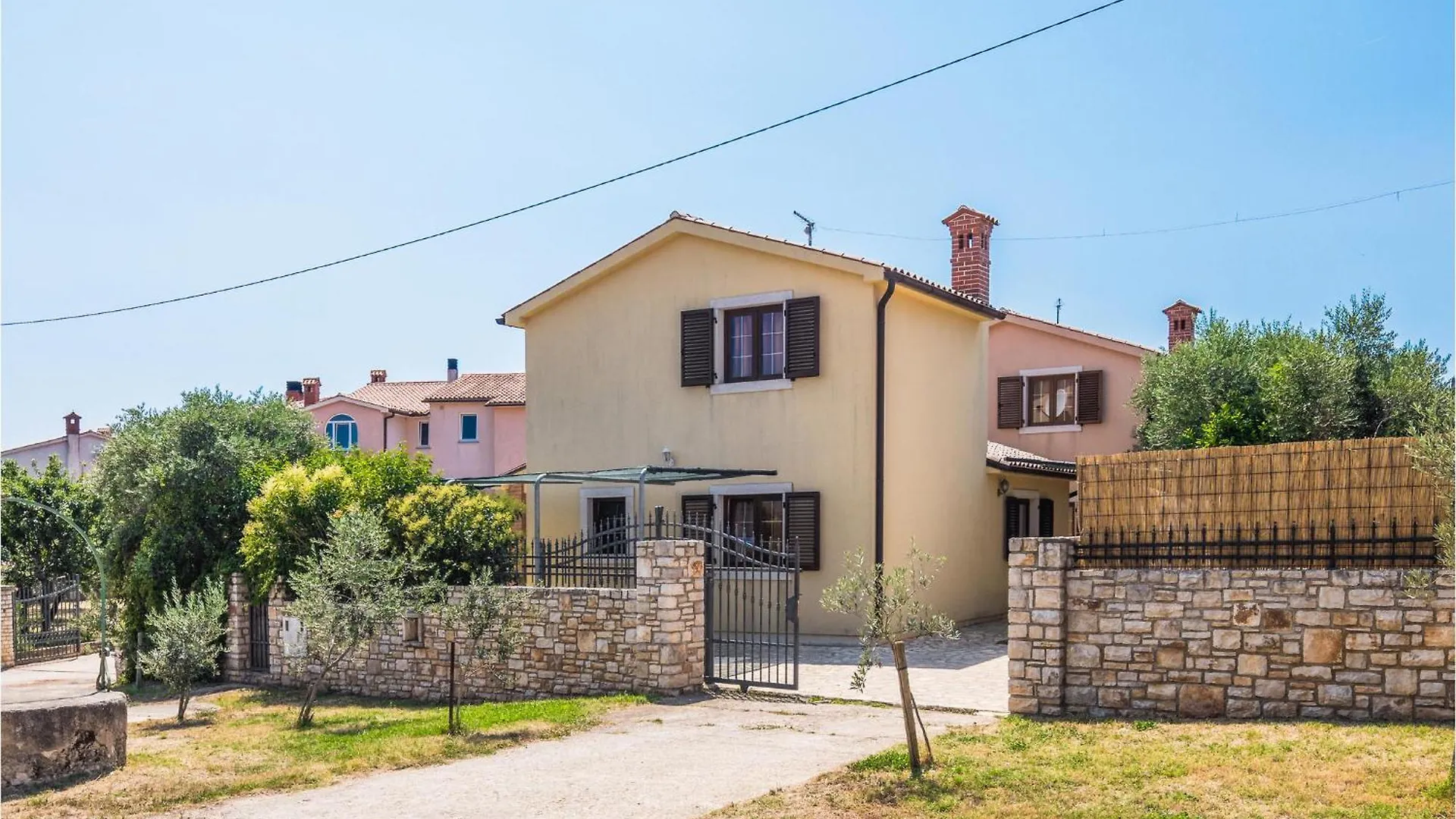 2 Bedroom Stunning Home In Ližnjan